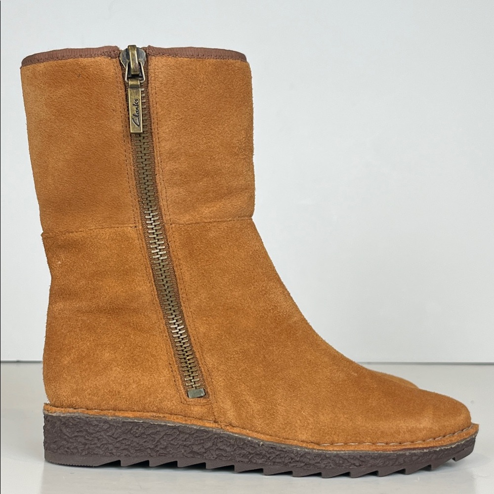 Clark’s Sumerset Olso Beth Tan Suede Sherpa Lined Boots SZ 7